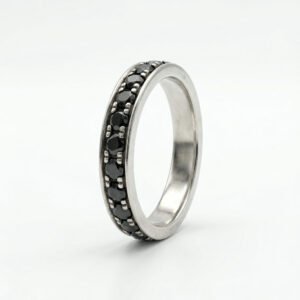 טבעת איטרנטי משובץ אבני חן שחורות