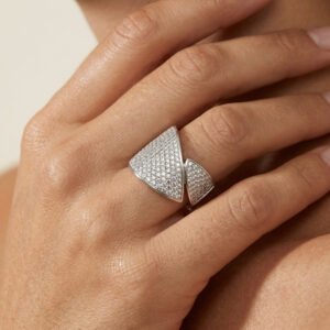 טבעת מעוצבת משובצת