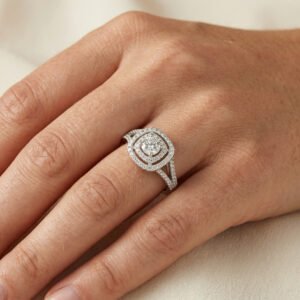 טבעת משובצת