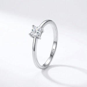 טבעת סוליטר מרובעת עדינה