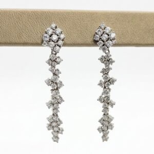 עגילים משובצים מנצנץ