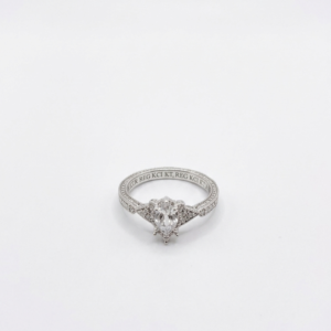 טבעת "ניצוץ נצחי" - יופי קלאסי בעיצוב כתר עדין